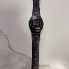 スポーティー ブラック デジタル腕時計
