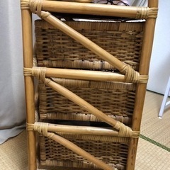 収納家具　木製　藤　籠　ラタン　引き出し　ラック　飾棚の画像