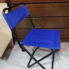 折り畳みイスの画像