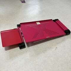 折りたたみ式パソコンテーブルを差し上げます。