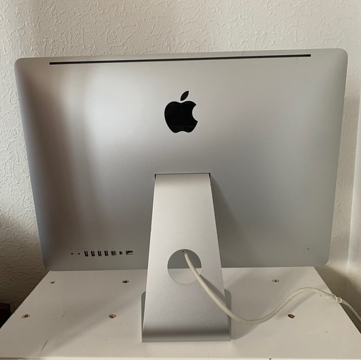 iMac 27inch です、動作確認済みです、型は古いですがまだまだ使えます、宜しくお願いします。