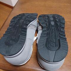 newbalanbeスニーカーの画像