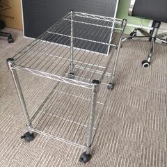美品 スチールラック キャスター付きの画像
