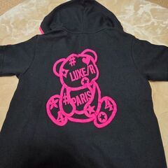 Luxe /r (ラグジュ)バックのデサインがかわいい半袖パーカーの画像