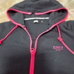 Luxe /r (ラグジュ)バックのデサインがかわいい半袖パーカーの画像