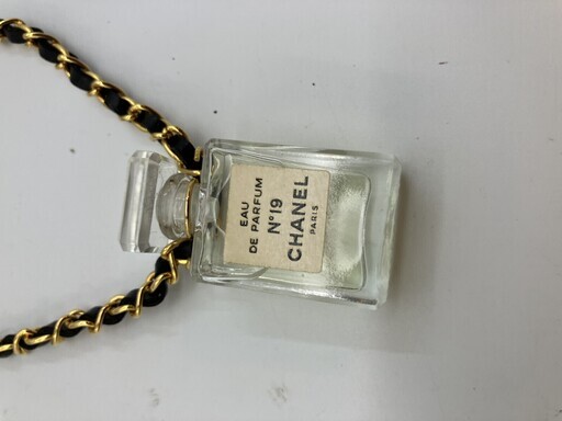 CHANEL シャネル No.19 パフューム ボトル チャーム ネックレス