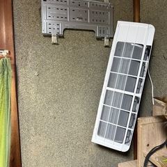 早急！今日中にエアコンの嵌め込みだけをやってくれる人を探しております。