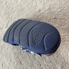【adidas】キッズ19cmサンダルの画像