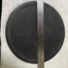 硯　丸型、片口注ぎ口あり
の画像