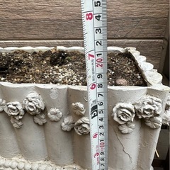 【引渡者決定済】ガーデニング　プランター　ローズ装飾　白の画像