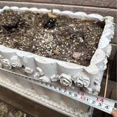 【引渡者決定済】ガーデニング　プランター　ローズ装飾　白の画像