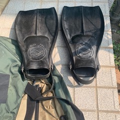 釣り具　バス釣り用フローターセット(厚手ウェダー、フローター(チューブ入り)、フィン、収納袋) 中古品の画像