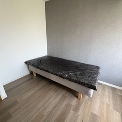 IKEAのシングルベッドを無料の画像