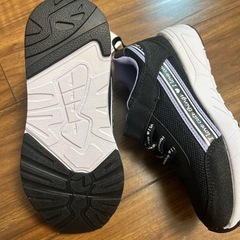 19cm 新品未使用 タグ付き スニーカー シューズ 靴 ブラック 黒 パープル 紫 キッズ 女の子の画像