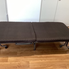 リクライニング式折りたたみベッド【町田市再生家具】251073