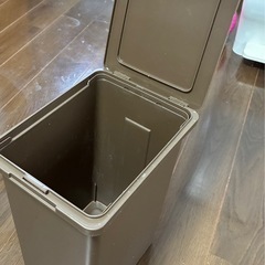 ゴミ箱の画像