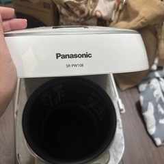 パナソニックの炊飯器　品番SR-PW108の画像