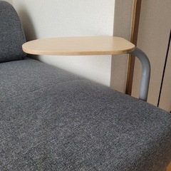 IKEA フロッテボー ソファー サイドテーブルクッション、クッションカバー付きの画像