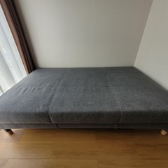 IKEA フロッテボー ソファー サイドテーブルクッション、クッションカバー付きの画像