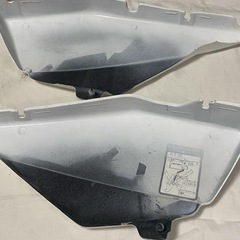 ヤマハ　RZ250サイドカバーの画像