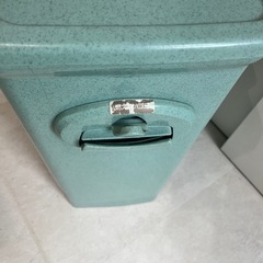 ペダル式ゴミ箱の画像