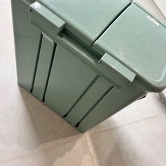 ペダル式ゴミ箱の画像