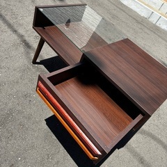 デザイナー　テーブルの画像