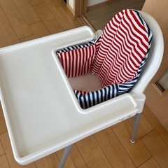 ikea 子供椅子　テーブル付きの画像