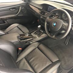 BMW３シリーズ ３２０iクーペ　Mスポーツ / ワンオーナー / ガラスサンルーフ / 黒レザーシート / シートヒーター / 車検対応4本出しマフラー / カーボンデュフューザー / カーボントランクスポイラーの画像