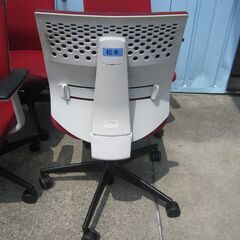 無料！　事務イス　レッド　コクヨ製ウィザードチェア　シミ・汚れあり　ガス圧少々弱めの画像