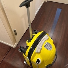 子供が乗るキャリーケースの画像