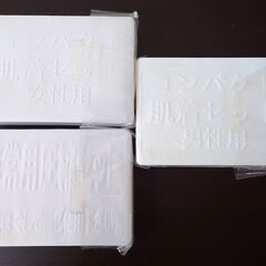 防災用　下着3個とサバイバルブランケット4個の画像