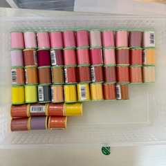 【お取引中 】バラ売り不可  手縫糸　約100個の画像