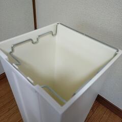 あげます　プッシュ式ゴミ箱の画像