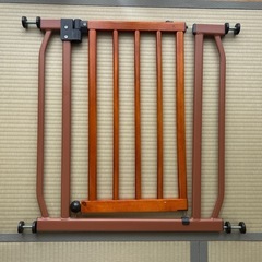 オートクローズ式木製ベビーゲート