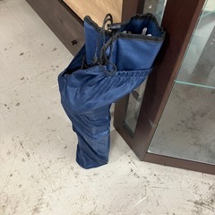 ☆値下げ☆H2507-253 Upland 折りたたみイス ネイビー 中古の画像