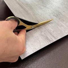 置くだけ 貼れる フロアタイル 大判 609mm x 609mm 厚さ1.5ｍｍ 貼ってはがせる 粘着タイプ ストーン 大理石 コンクリート フローリング 大判フロアタイル 約60cm×60cm 耐久性 滑り止め 防水 室内リフォーム用 PVC製（カーペットタイル） (12, コンクリート) [並行輸入品]の画像