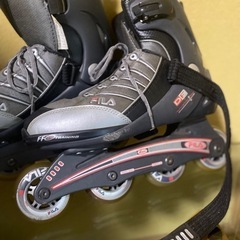 大人用ローラースケートセット
の画像