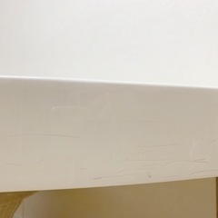 オシャレ！特大白いリビングテーブルの画像