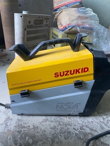 半自動溶接機 
SUZUKID NOVA ARCURY80
