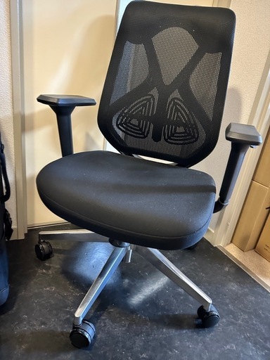 オフィスチェア(2脚)、ヘッドレスト無し