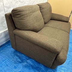 【バナナ苫小牧】中古品 布製2人掛けソファー ブラウン系 底面破け有りの画像