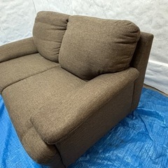 【バナナ苫小牧】中古品 布製2人掛けソファー ブラウン系 底面破け有りの画像