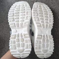 新品スニーカーの画像