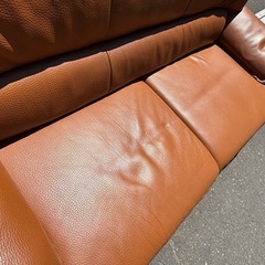 【バナナ苫小牧】美品 HUGO 2人掛け レザーソファー ライトブラウン 軽清掃済み の画像