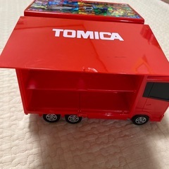 トミカのトラックの画像