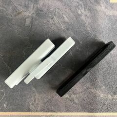 ドアロック 白と黒 亜鉛合金製（右勝手用）の画像
