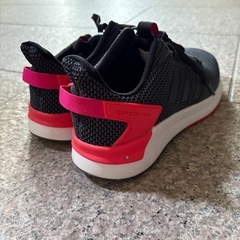 adidas スニーカー 23.5cmの画像