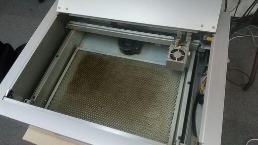 レーザー加工機