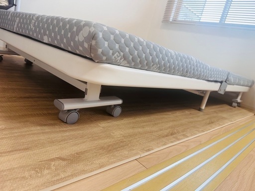 【新品】定価28000円‼️エムール   折りたたみベッド  セミダブル 